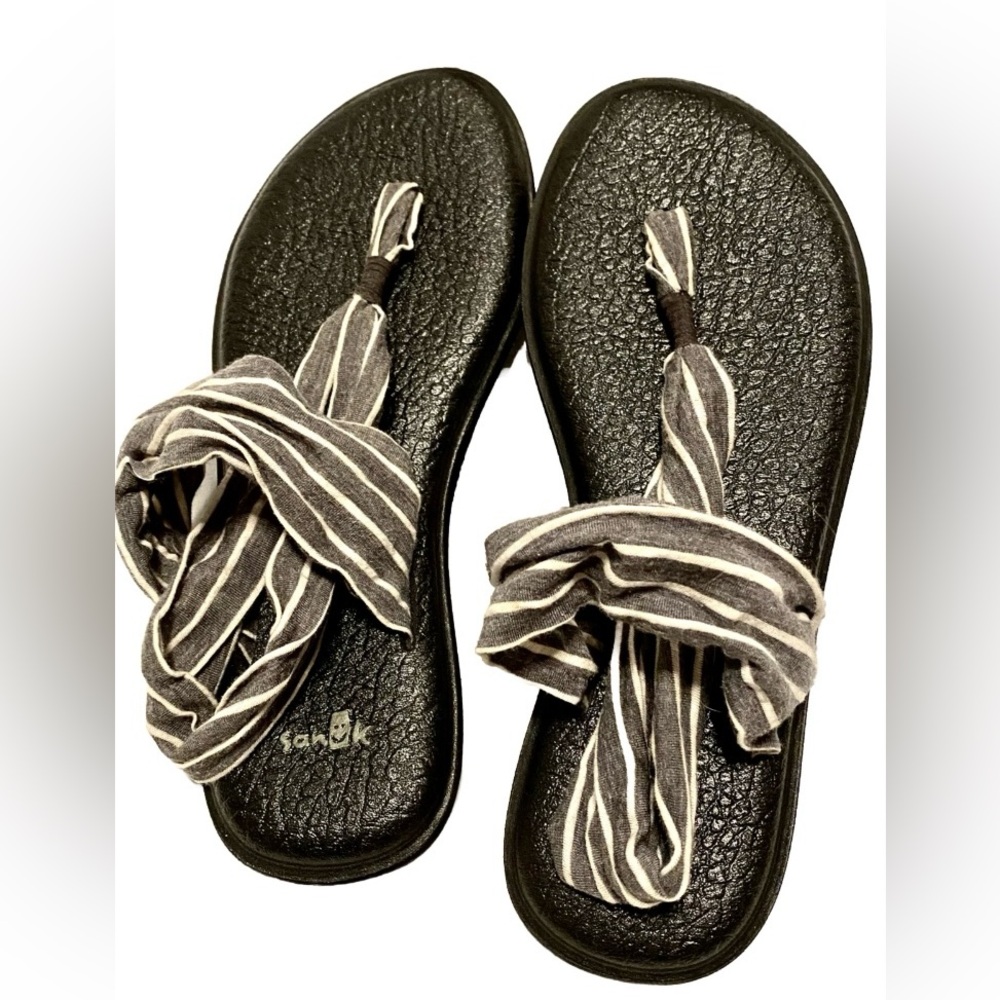 Sanuk Women 8 Grey and White Sandals Yoga Mat Slingback Ankle Tie Up
